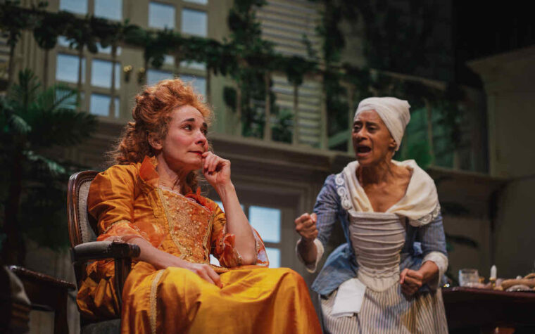 (l-r) Nia Roberts and Suzanne Packer in The Women of Llanrumney at Stratford East (c) Chuko Cribb