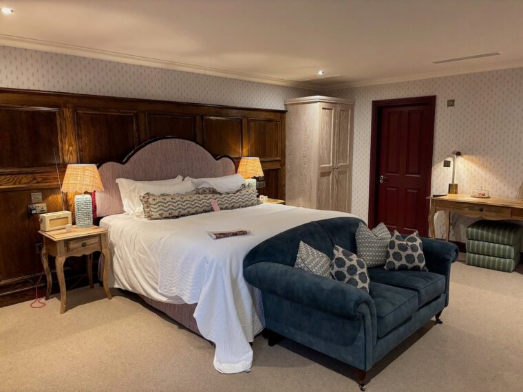 The White Hart  bedroom