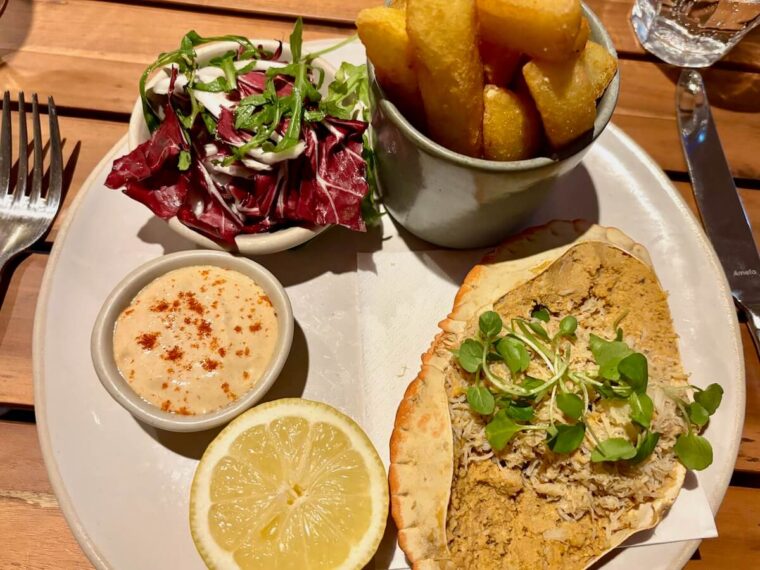 The White Hart crab and chips