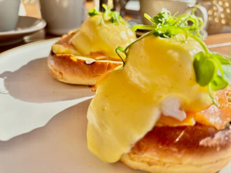 The White Hart eggs royale