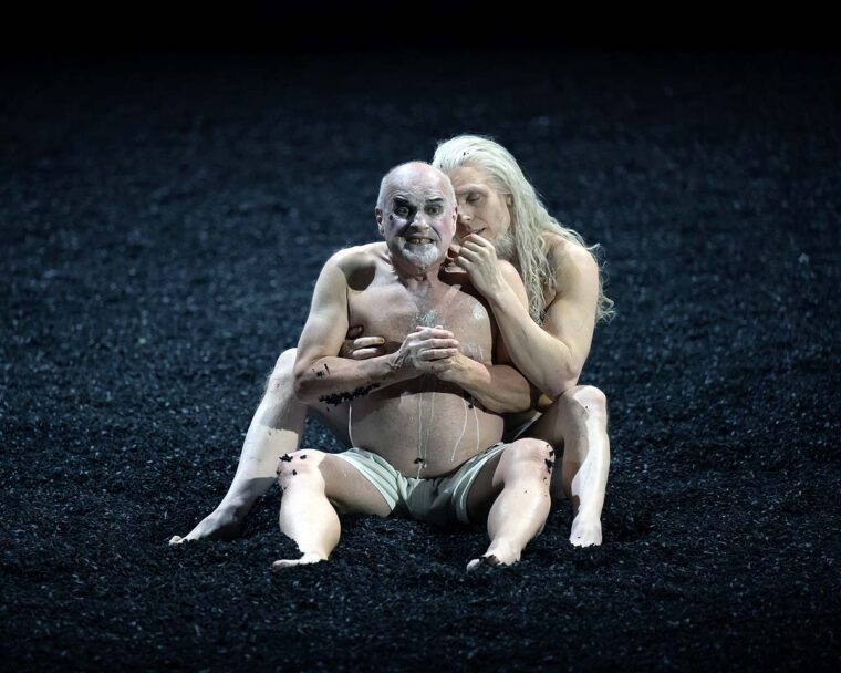 Saul (Christopher Purves) and Witch of Endor (Ru Charlesworth),
Saul, Glyndebourne Festival 2025
© Glyndebourne Productions Ltd. Photography by ASH