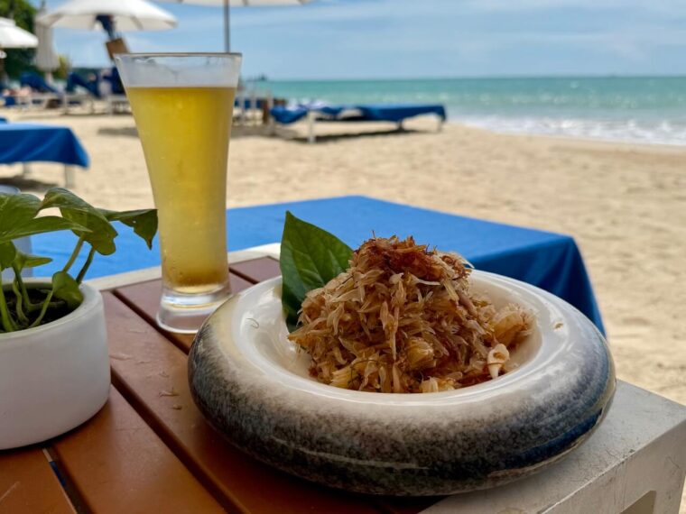Chang & pomelo salad on the beach