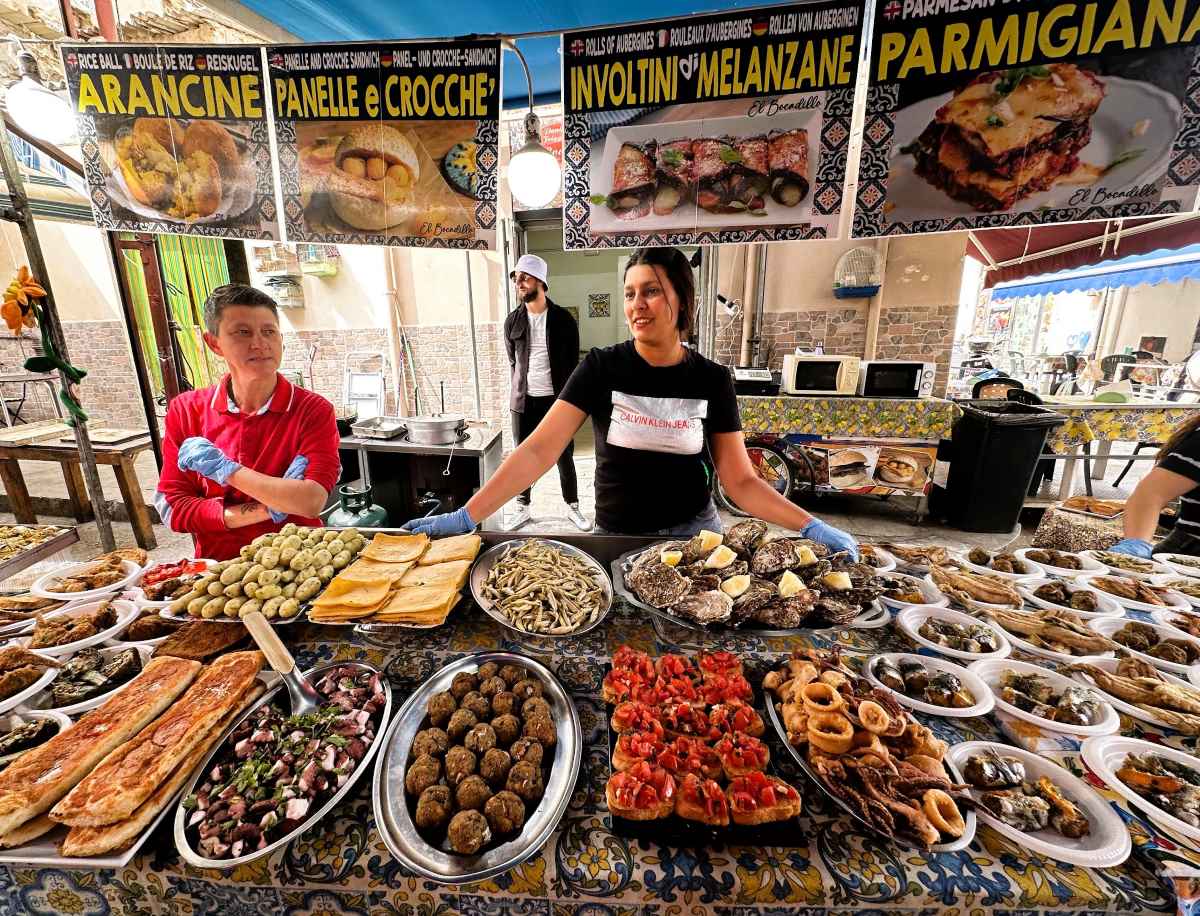 La Bella Palermo is a short walk from the vibrant Ballero market which has an excellent selection of Sicilian street food