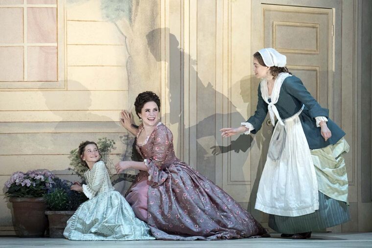 Child (Pippa Barton), Countess Almaviva (Louise Alder) and Susanna (Johanna Wallroth). Le nozze di Figaro, Glyndebourne Festival 2025
© Glyndebourne Productions Ltd. Photography by Richard Hubert Smith