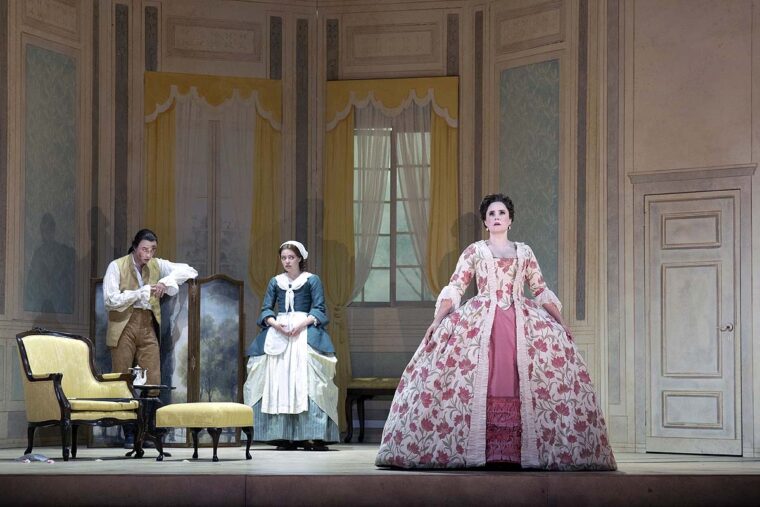 Count Almaviva (Huw Montague Rendall), Susanna (Johanna Wallroth) and Countess Almaviva (Louise Alder). Le nozze di Figaro, Glyndebourne Festival 2025
© Glyndebourne Productions Ltd. Photography by Richard Hubert Smith