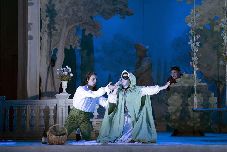 Count Almaviva (Huw Montague Rendall), Countess Almaviva (Louise Alder) and Figaro (Michael Nagl). Le nozze di Figaro, Glyndebourne Festival 2025
© Glyndebourne Productions Ltd. Photography by Richard Hubert Smith