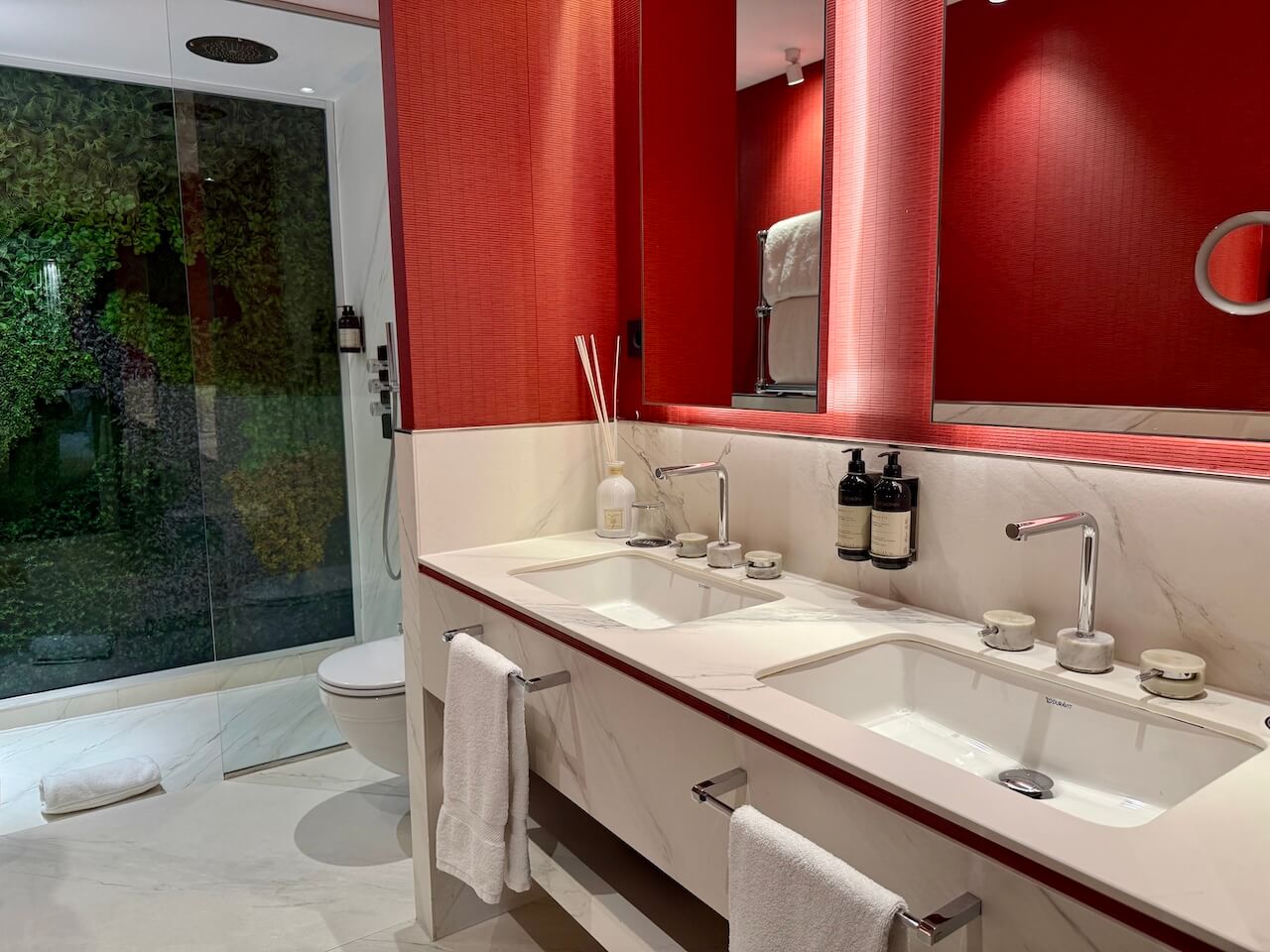 Casa Almagro bathroom