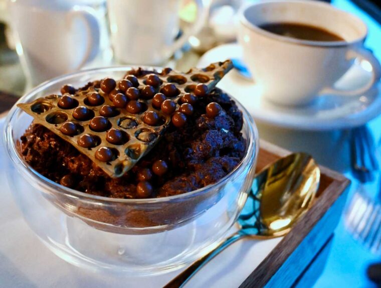 Chocolate bubbles dessert