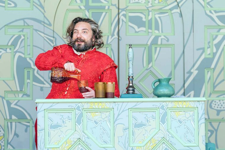 George Fouracres as Falstaff in The Merry Wives of Windsor at Shakespeare's Globe 