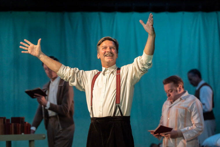 Jason Hughes (Archie Lush) and the cast of Nye at the National Theatre. Photographer Johan Persson  52598