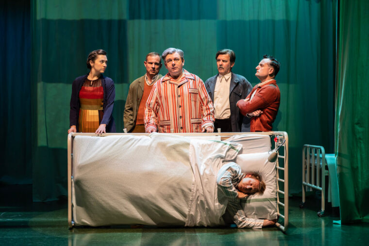 Michael Sheen (Aneurin Bevan) and the cast of Nye at the National Theatre. Photographer Johan Persson 54427.jpeg