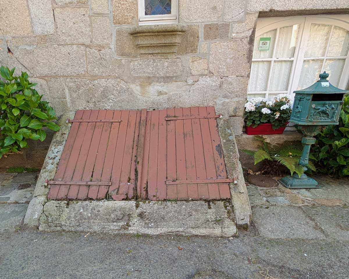Privateers Traps for stowing goods