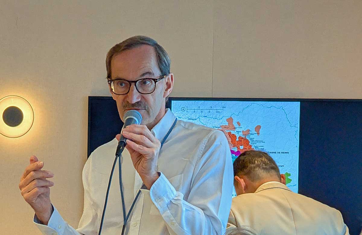 Keith Isaac leading the Champagne Tasting