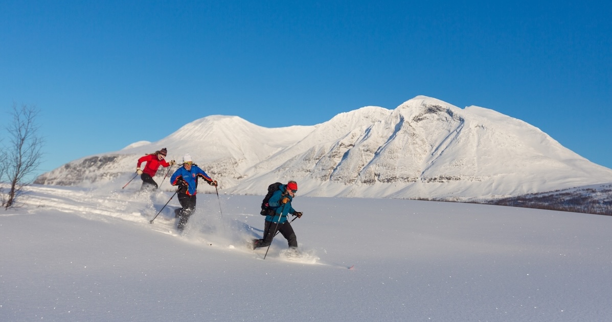 Cross country skiing on a sunny day credit Julius Aspman