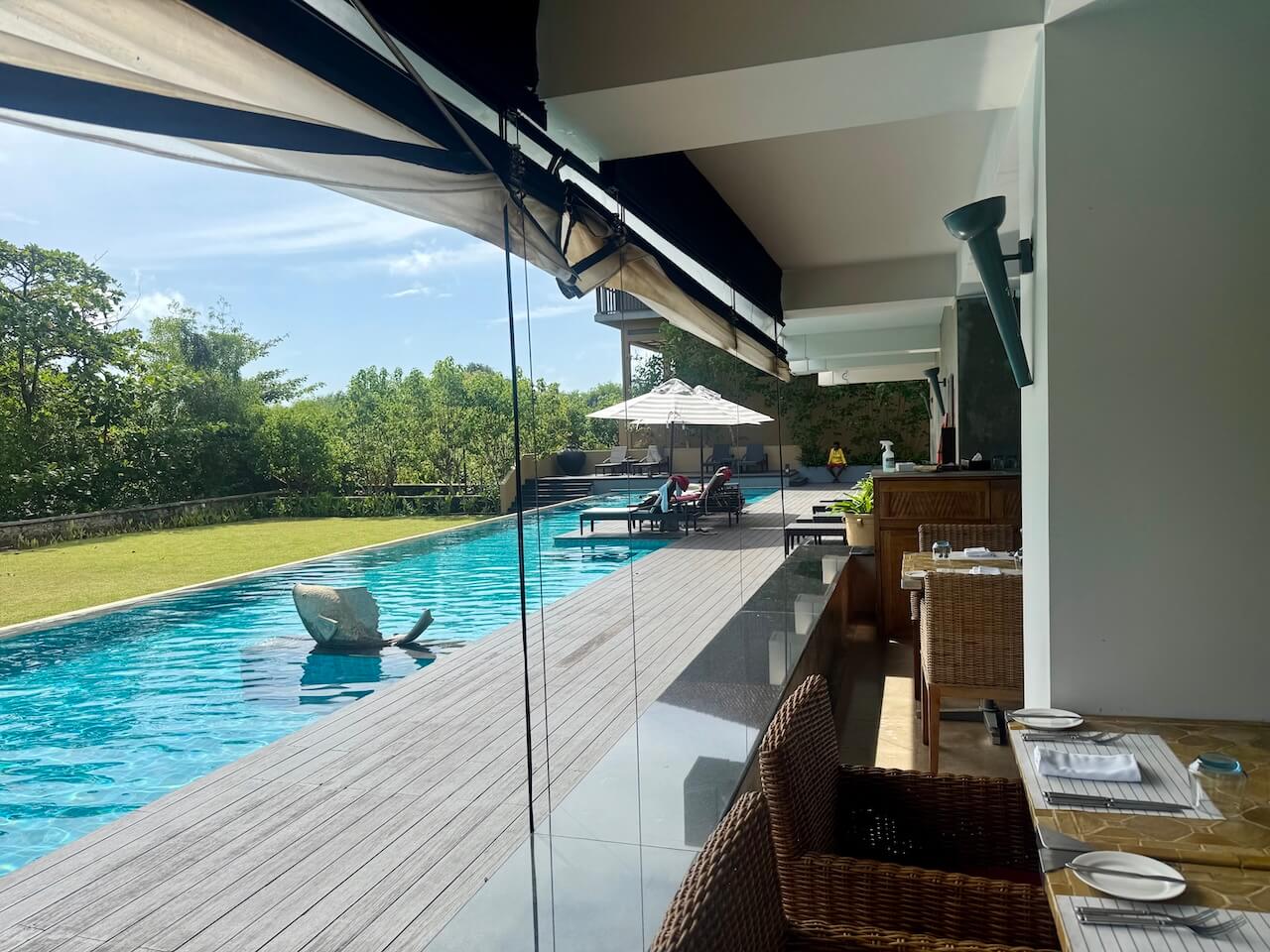 Auquolina restaurant and adult pool