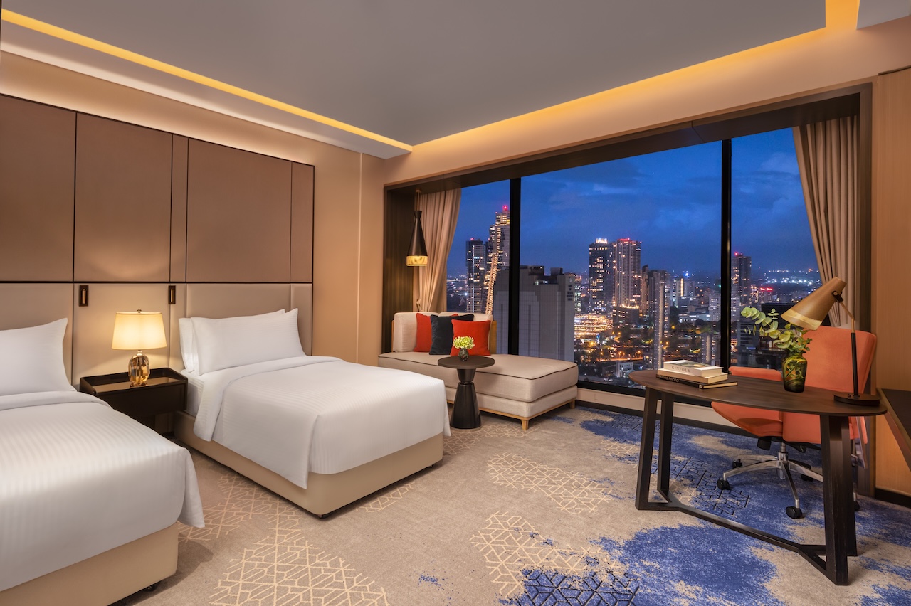 Twin Duluxe room at Amari Colombo