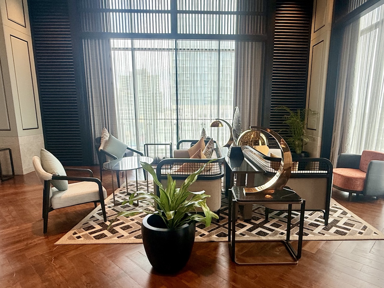 Mira Lounge Amari Colombo Hotel