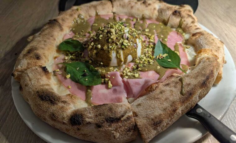 Pizza in Palermo with Sicilia DOC