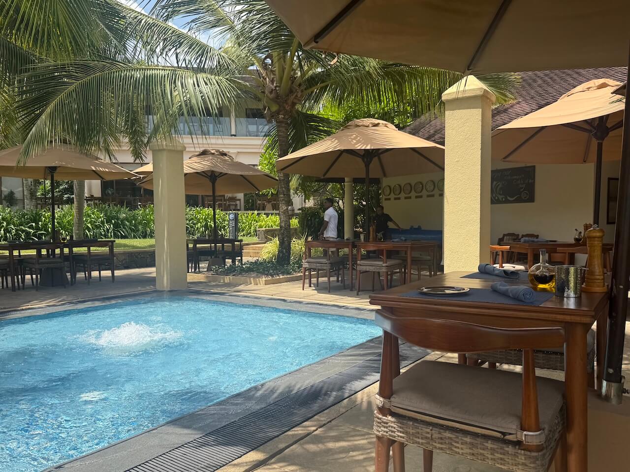 Pool bar