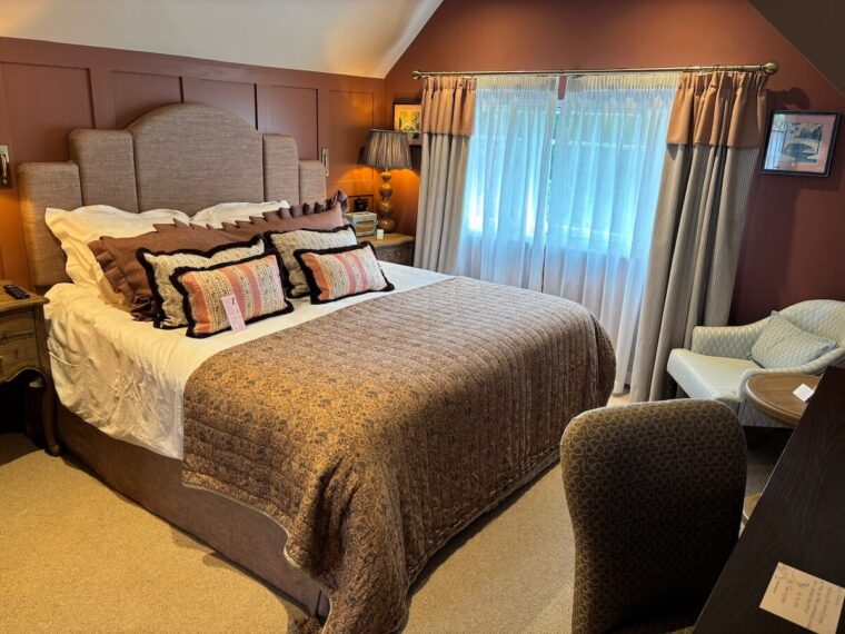 The George and Dragon fancy room