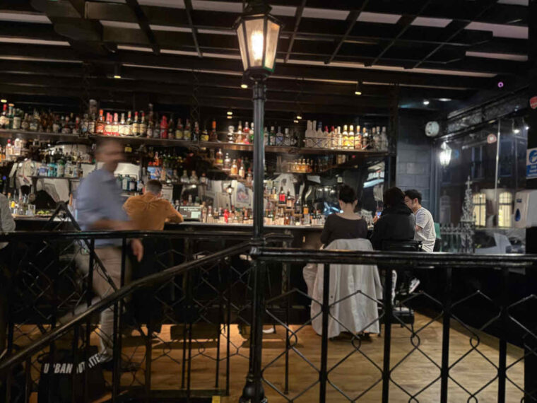 London tapas restaurant El Pirata of Mayfair - interior with bar.