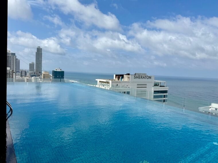 Infinity pool NH Collection Colombo
