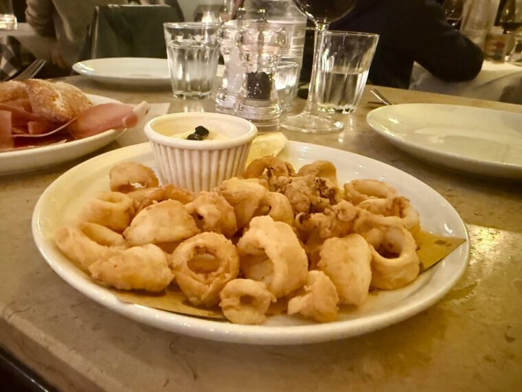 Calmari fritti at Mele e Pere