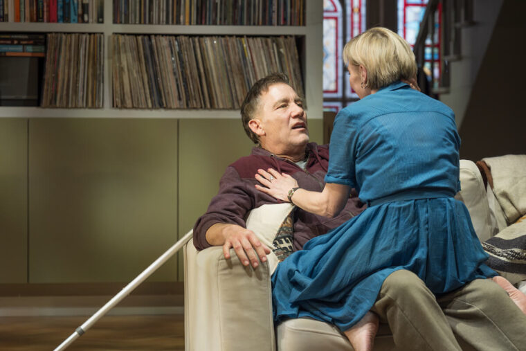 Clive Owen (Alfie) and Saskia Reeves (Julie) in End at the National Theatre. Photographer Marc Brenner 01222