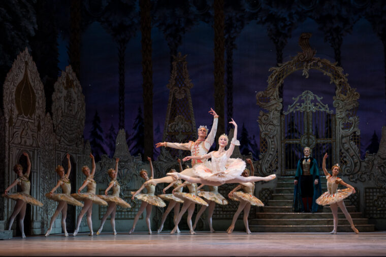 Fumi Kaneko & William Bracewell in Sugar Plum Fairy pas de deux, The Nutcracker