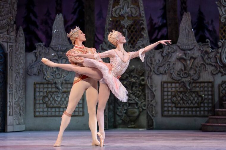 Fumi Kaneko & William Bracewell in Sugar Plum Fairy pas de deux, The Nutcracker