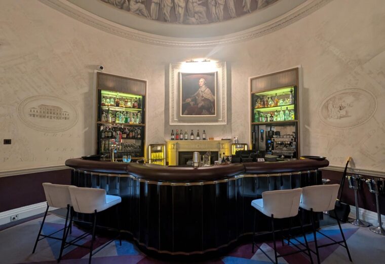 The Round Room where the Treaty of Paris was signed