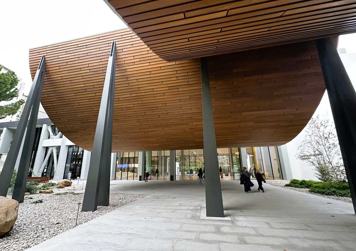 The Modern Art Centre Lisbon has an entrance designed by Japanese architect Kengo Kuma.