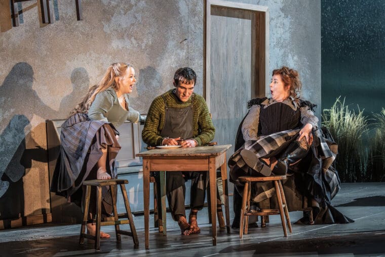 Nicola Coughlan (Pegeen Mike), Éanna Hardwicke (Christy Mahon) and Siobhán McSweeney (Widow Quin) in The Playboy of the Western World at the National Theatre. (c) Marc Brenner 00894