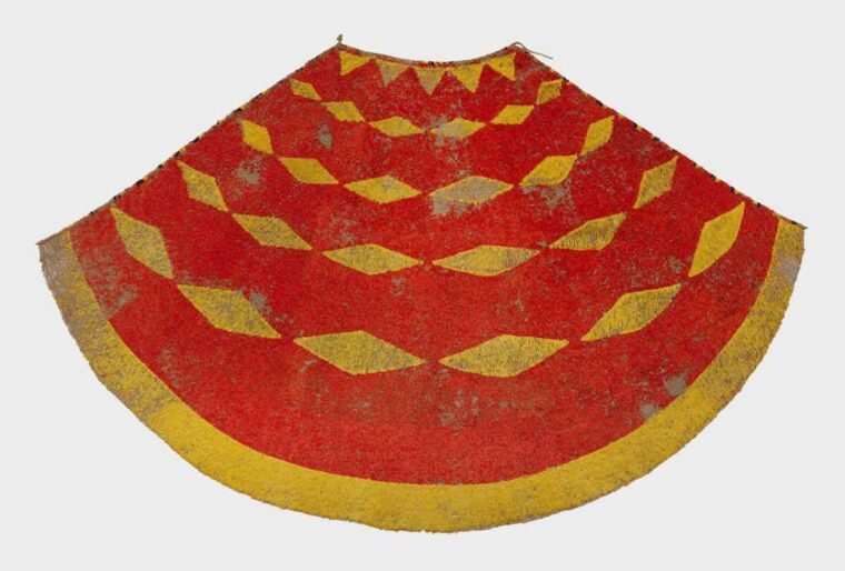 &lsquo;ahu ʻula (feathered cloak) &copy; Royal Collection Enterprises Limited 2025 - Royal Collection Trust