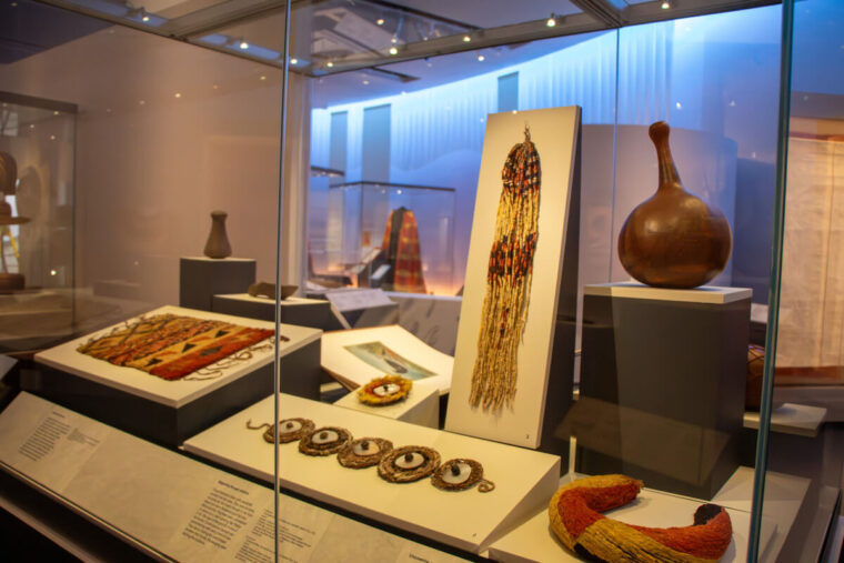 Display of mea kupuna (ancestral treasures) &copy; The Trustees of the British Museum, Photo by MKH