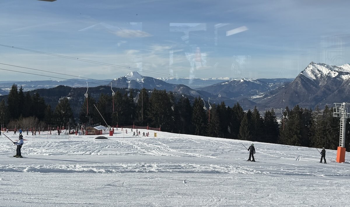 Samoëns looking out over the beginner's area in 1600