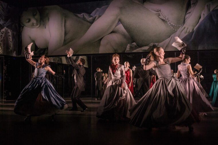 The cast of Les Liaisons Dangereuses at the National Theatre. Photographer Sarah Lee LLD029