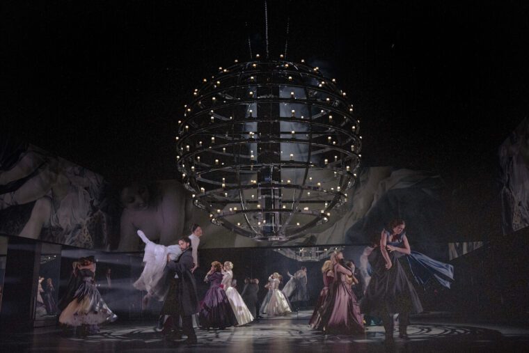 The cast of Les Liaisons Dangereuses at the National Theatre. Photographer Sarah Lee LLD059