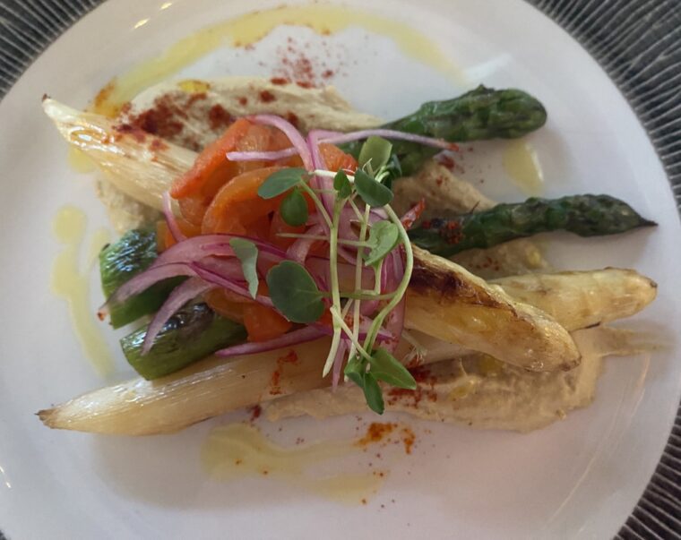 White & green asparagus