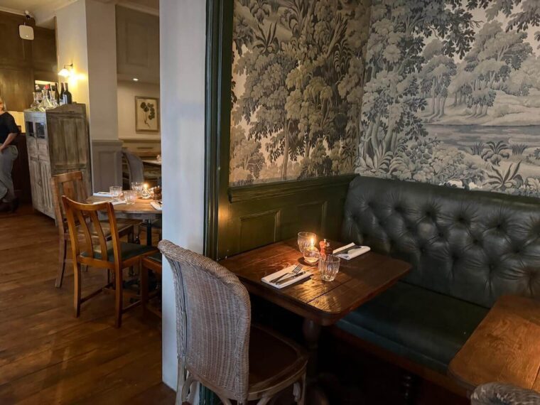 The Brook & Badger,interior