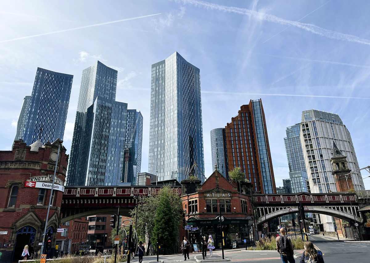 Aloft By Marriott Manchester is located alongside Deansgate with the skyscrapers alongside Victorian railway bridges
