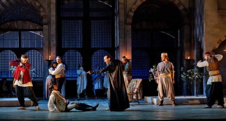 Belmonte (Anthony León), Pasha Selim (Franck Saurel), Blonde (Julie Roset), Pedrillo (Thomas Cilluffo), Osmin (Michael Mofidian) and actors. Die Entführung aus dem Serail, Glyndebourne