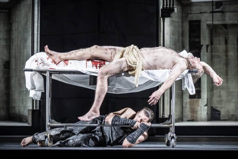 AMFORTAS AND PARSIFAL-Parsifal ROH PROD-05349