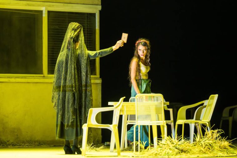 Carmen and Don Jose's mum-ROH Carmen 2026 &copy;Mihaela Bodlovic (63)