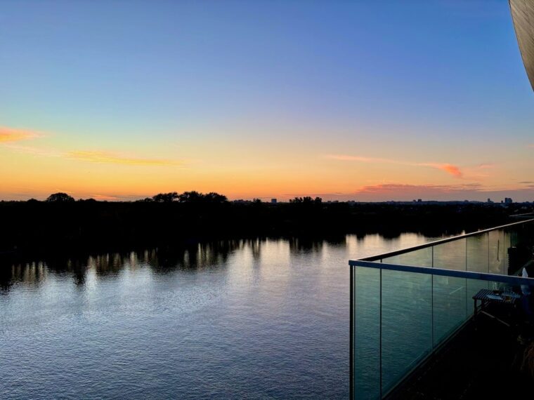 FULHAM SKY DECK RIVER VIEW 3