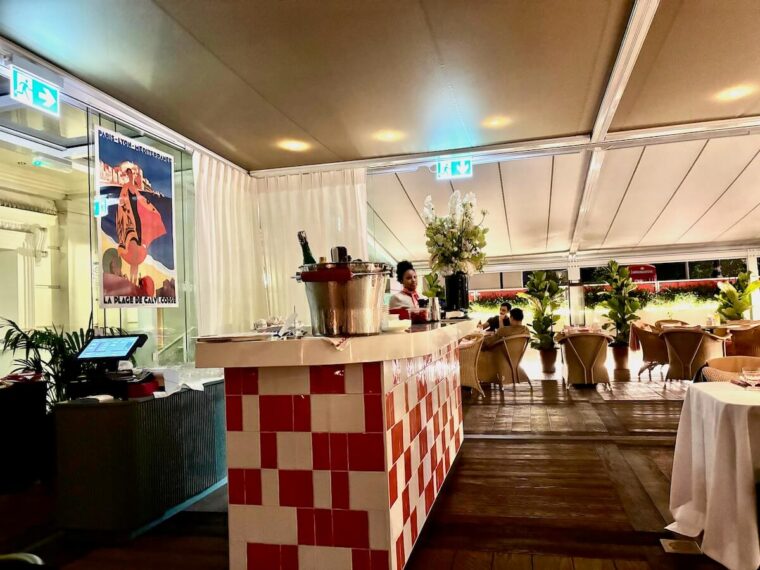 Le Café LPM INTERIOR 1