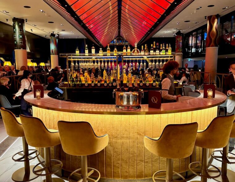 QUAGLINOS CHAMPAGNE BAR